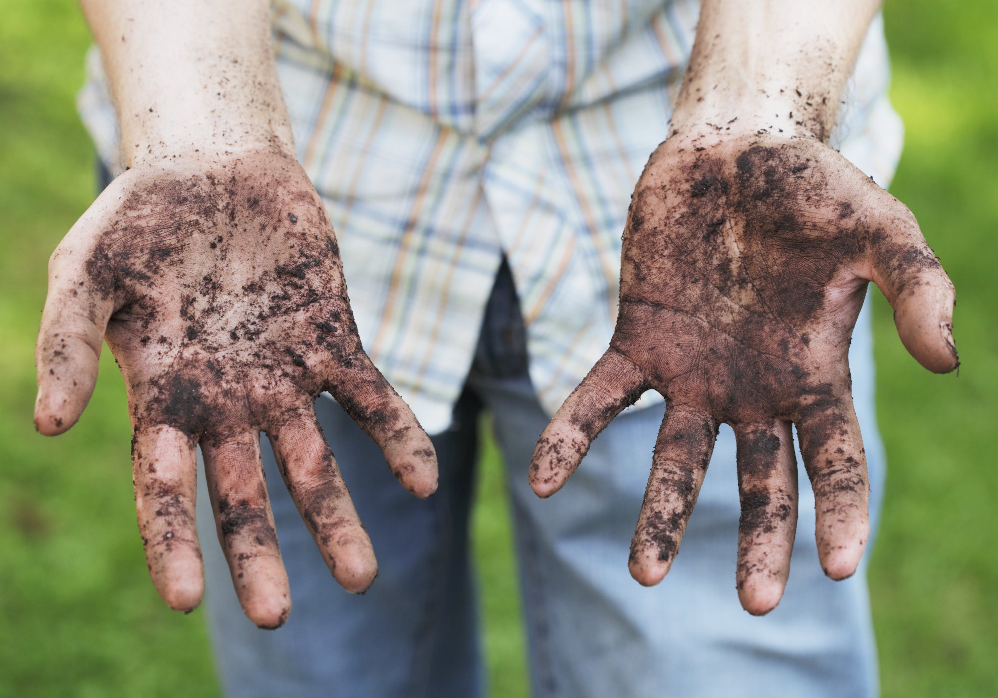 What Can I Soak My Hands In To Remove Dirt?