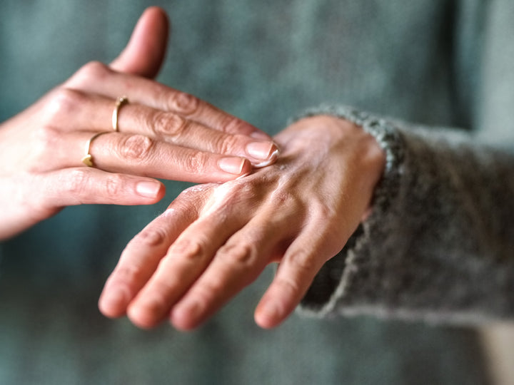 5 Top Tips To Manage Chronically Dry, Cracked Hands